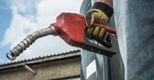 Setor de combustíveis é pilar da economia e enfrenta avanço do crime organizado